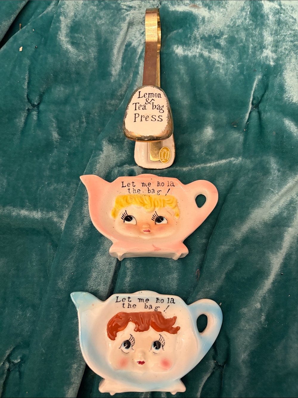 Vintage Lemon & Tea Bag Press with Two Kitsch Teabag Holders - Pink & Blue